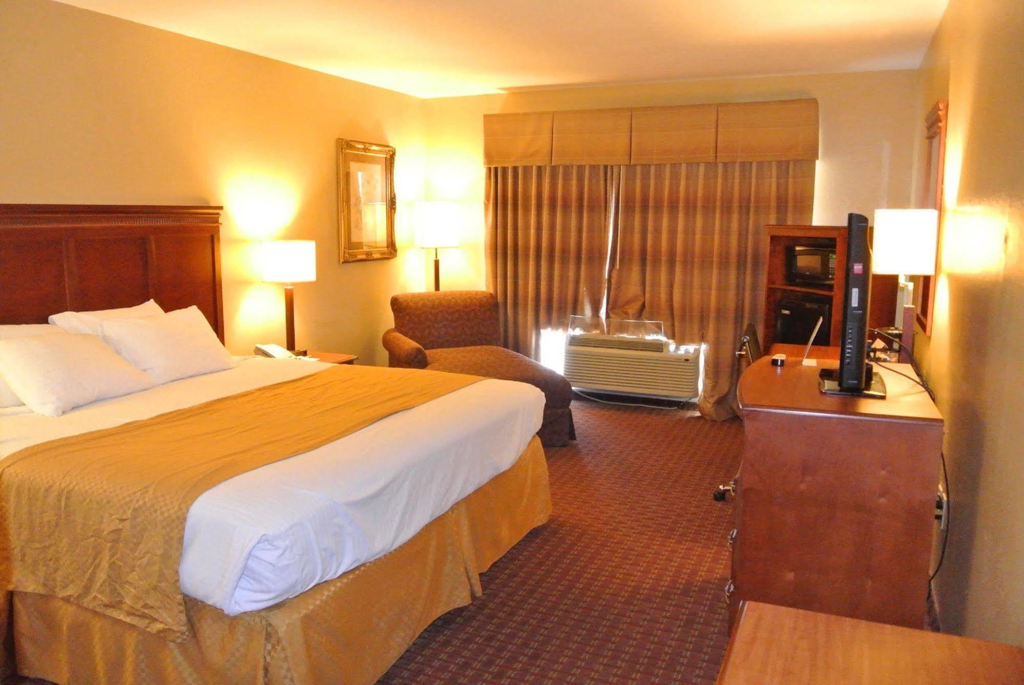 Quality Inn & Suites Carthage Exterior foto